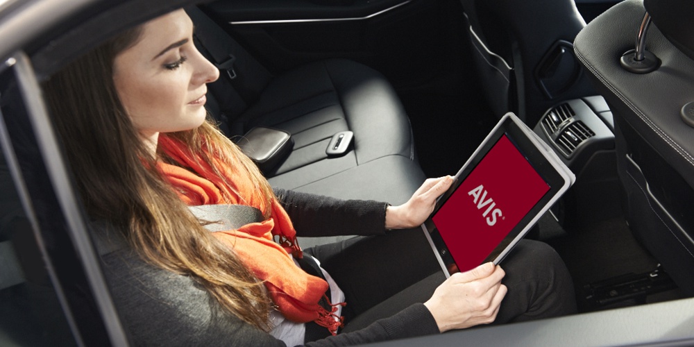 16,17_AVIS_CAR_PARK_WiFI_IN_CAR_01854